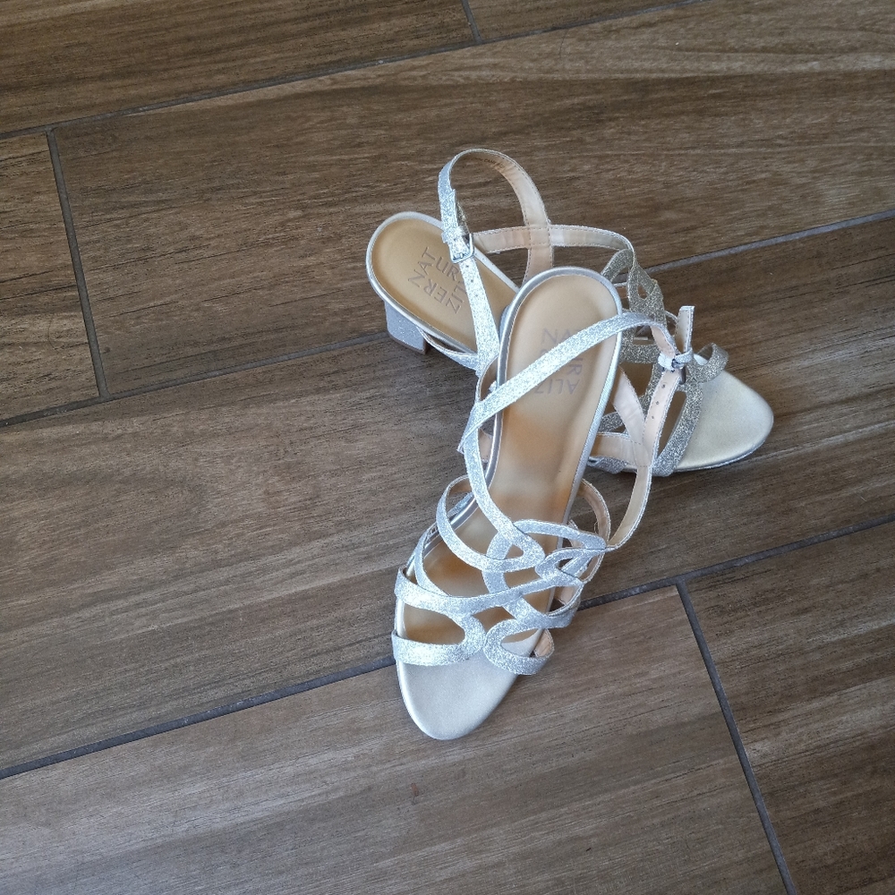 Sandals - Picture 3 of 4